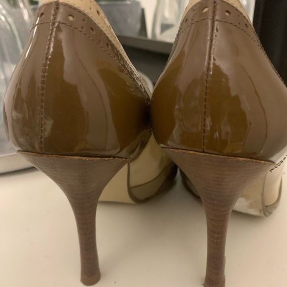 Guess like New Marciano gorgeous shoes9.5 2 tone patent leather . - Picture 8 of 10